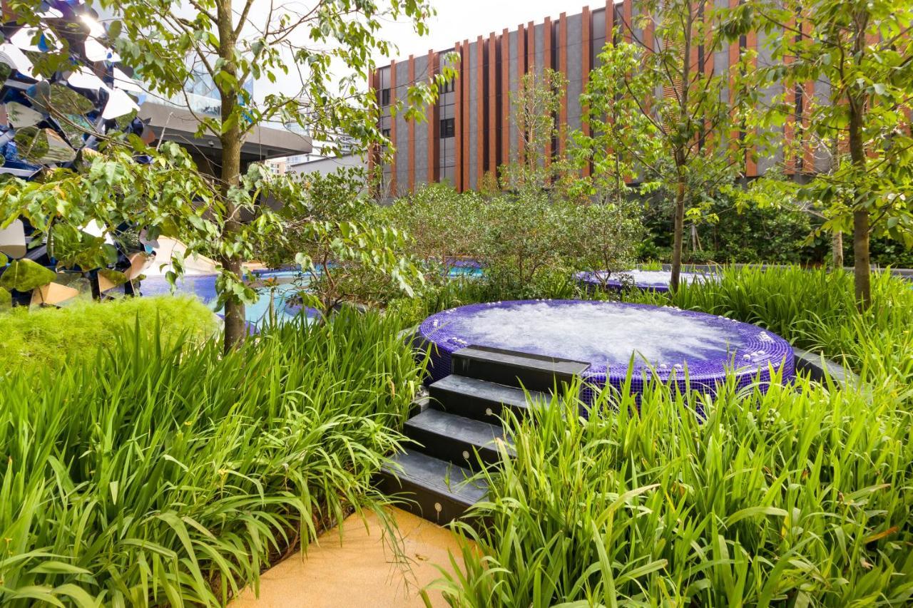 M Resort & Hotel קואלה לומפור מראה חיצוני תמונה The 2011 Chelsea Flower Show Gold Medal winning garden